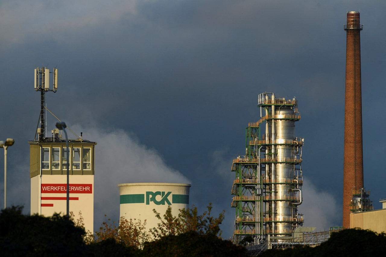 Фото: НПЗ PCK Raffinerie в немецком Шведте, где Rosneft Deutschland контролирует 54% акций / Reuters 