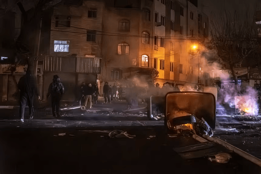 Фото: протестующие в Тегеране, 09.01.2026 / Middle East Images/AFP/Getty Images