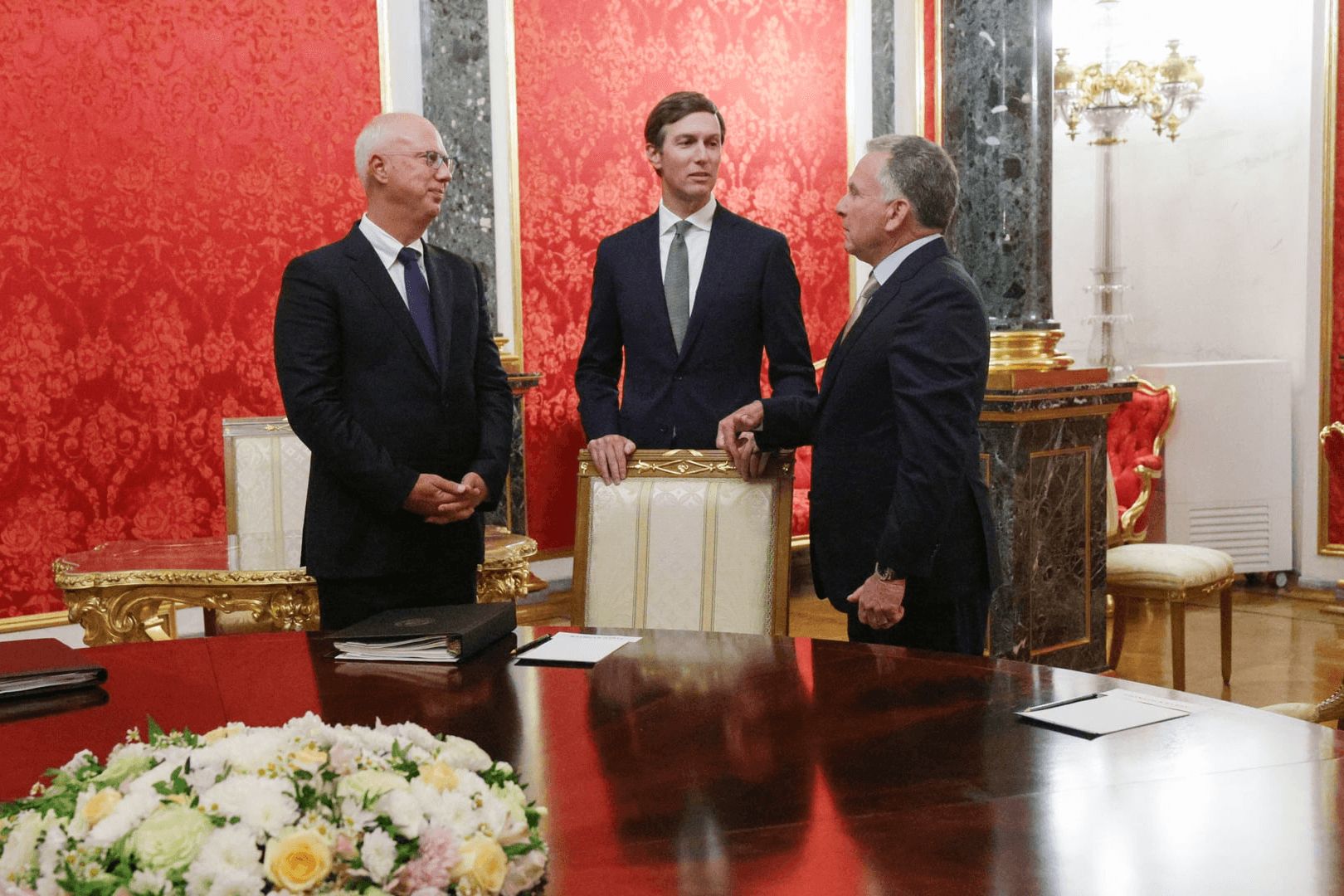 Спецпредставитель президента России Кирилл Дмитриев (слева), Джаред Кушнер (в центре) и спецпосланник США Стив Виткофф (справа), сентябрь 2026 года. Фото: Getty Іmages