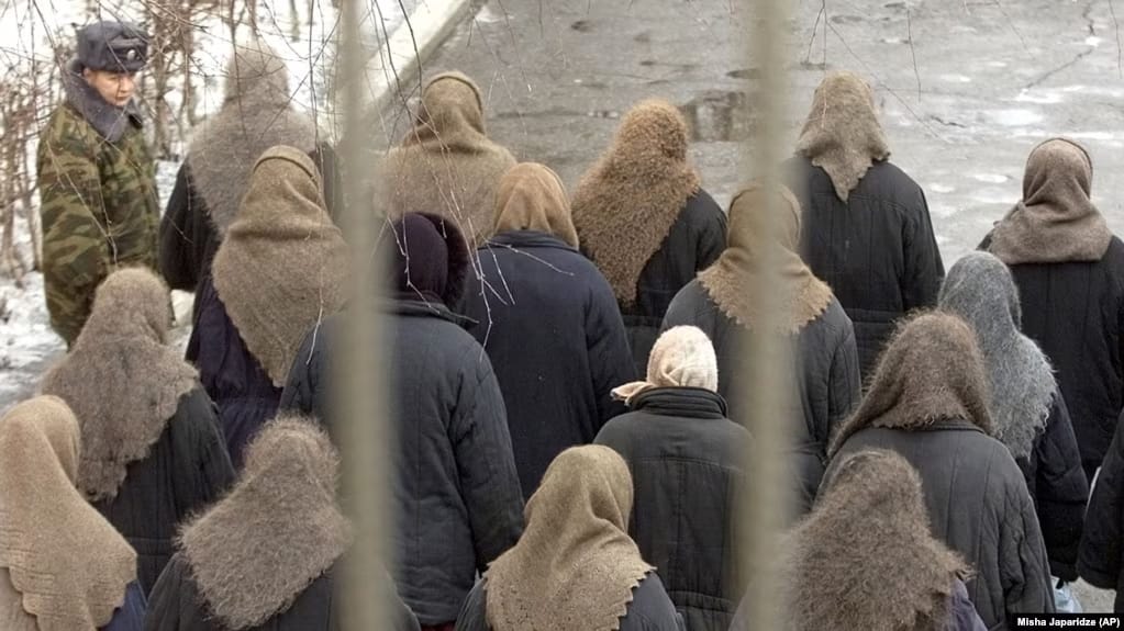 «Меня швыряли об стены, я падала, вставала, и они били снова». Исповеди украинок, попавших в российский плен в «ДНР» до большой войны