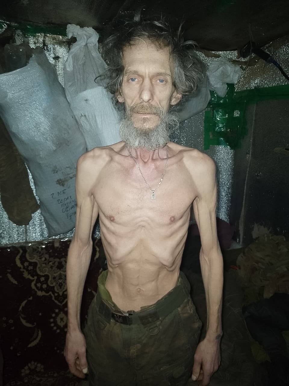 Один из бойцов украинской 14-й ОМБр на передовой позиции в районе Купянска-Узлового
