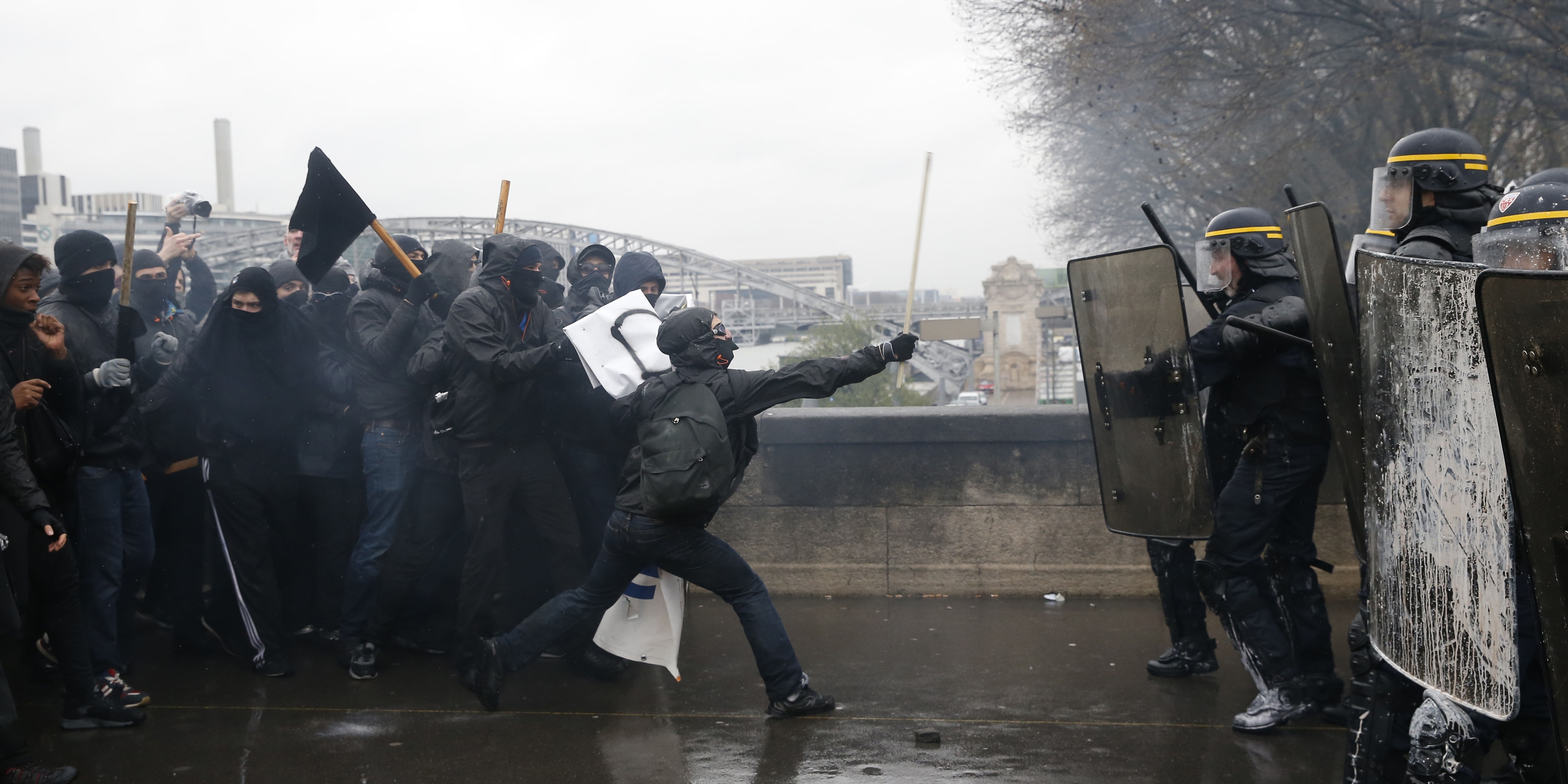 4893315_3_6040_french-riot-police-confront-protesters-during-a_99dea1efc7278685928b9ecfa7f81e53